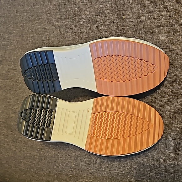 NWOT Womens kiss lip pattern canvas tennis shoes sz.39 or 7.5 valentines - Picture 6 of 6